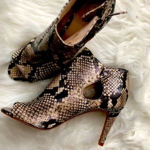 Snake print peep toe shootie